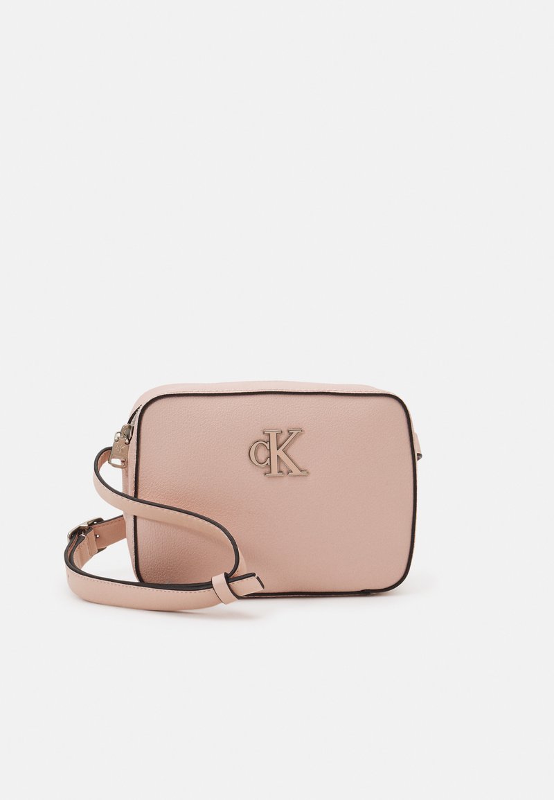 Calvin Klein Jeans MINIMAL MONOGRAM CAMERA BAG Sac bandoulière pale