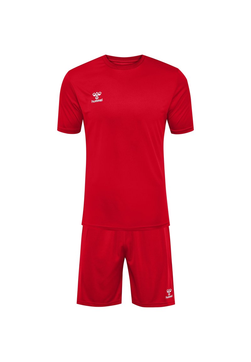 Röd idrottsdräkt bestående av en kortärmad tröja och matchande shorts, tillverkad av lättviktig tyg med en slät textur.