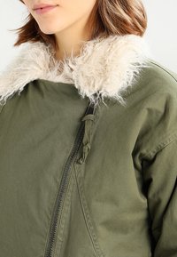 Topshop Mezisezónní bunda  - khaki