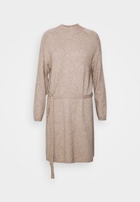 Abito lavorato a maglia in beige chiaro con maniche lunghe, scollatura a girocollo e dettaglio in vita con lacci. Tessuto morbido e bordo a costine sui polsini e sull'orlo.