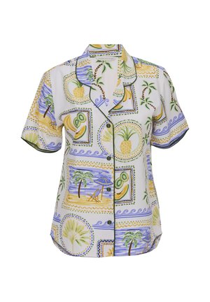 Chemise à manches courtes boutonnée avec imprimé tropical comprenant des ananas, des palmiers, des bananes et des scènes en bord de mer dans des couleurs pastel.