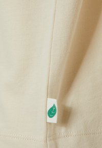 Urban Classics RAGLAN TEE - Trükipildiga T-särk - whitesand vintagegreen