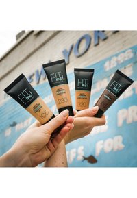 Maybelline New York FIT ME MATTE & PORELESS MAKE-UP nieokreślony