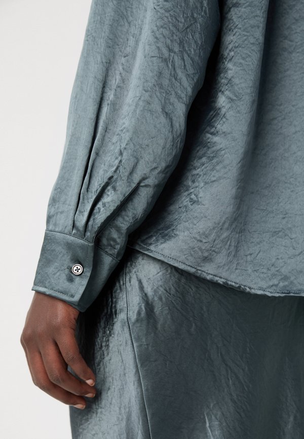 BLOUSE BOXY SHAPE COLLAR LONGSLEEVE SOLID - Button-down blouse - deep emerald2