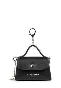 Mini borsa a tracolla nera Lancaster Paris con pattina, bottone a pressione argentato, manico superiore e clip di attacco a catena.