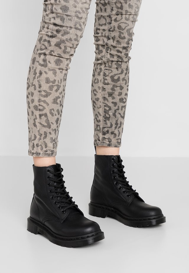1460 PASCAL MONO 8 EYE BOOT - Schnürstiefelette - black virginia
