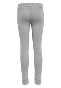 Leggings gris fabriqués en matériau doux, avec une texture lisse, un design fuselé et une taille élastique avec une petite étiquette dans le dos.