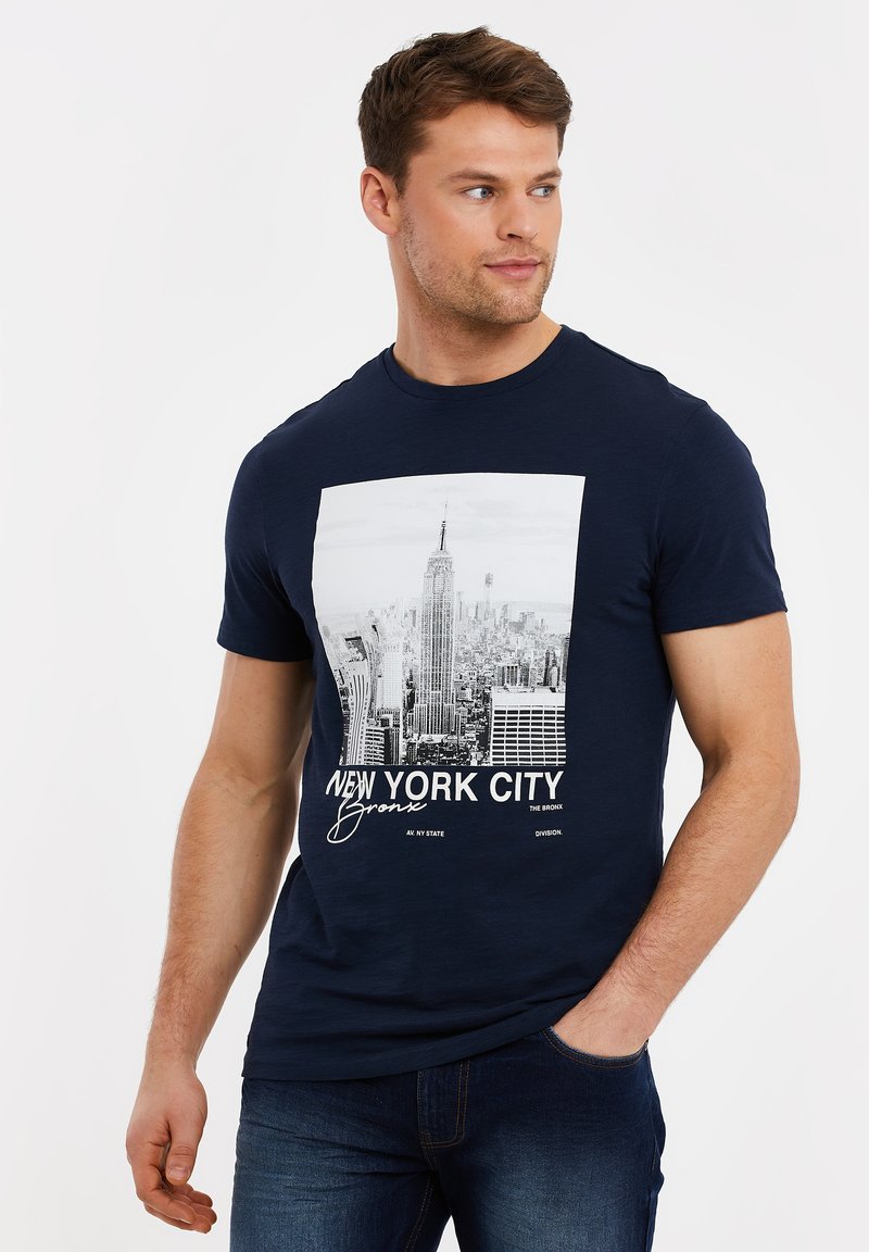 Herren T-Shirts basic | Threadbare THBTYNE T-Shirt print navy slub/dunkelblau - BH97063 Herren T-Shirts basic | Threadbare THBTYNE T-Shirt print navy slub/dunkelblau - BH97063