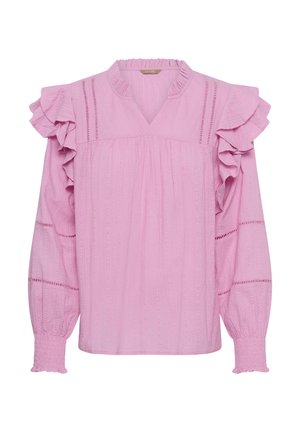 Blusa rosa de manga larga con hombros fruncidos, escote en V, tela recogida y aberturas horizontales tipo encaje en las mangas y la parte superior delantera.
