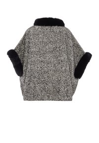 Överdimensionerad cape i houndstooth-mönster i svart och vitt, med en svart imitativ pälskrage och manschetter. Mjuk tyg med en strukturerad yta.