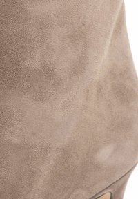 Scarosso CARRA - Laarzen met hoge hak - taupe suede