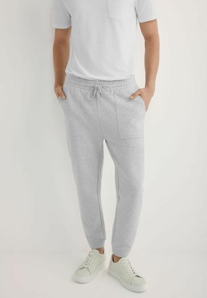 - Spodnie treningowe