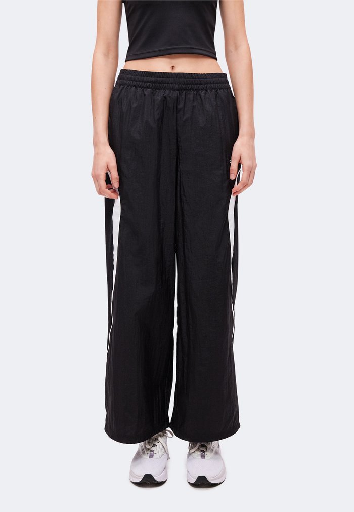 PUMA SPORT RELAXED WOVEN PANTS - Tracksuit bottoms - black