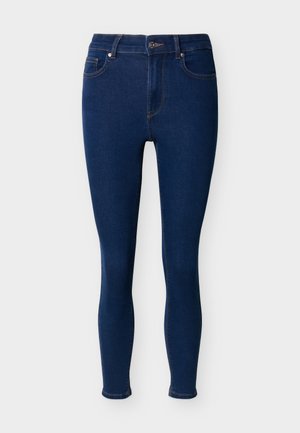 Jean skinny bleu foncé avec bouton avant, fermeture éclair, passants de ceinture et design à cinq poches, présenté sur un fond clair uni.