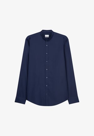 Camicia a maniche lunghe color blu navy con colletto alla coreana e bottoni frontali, mostrata distesa su uno sfondo bianco.