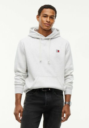 Tommy Jeans, TJM REG BADGE HOODIE EXT UNISEX - Hoodie - ice grey heather