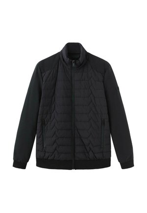 Černá péřová bunda s vysokým límcem, zipovým zapínáním a bočními kapsami. Má prošívanou strukturu a kontrastní matné rukávy.