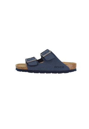 Sandalo blu navy con punta aperta, due fibbie regolabili, sottopiede in sughero, suola nera e logo "ROHDE" sul lato.