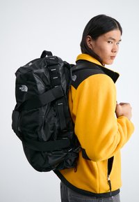 BASE CAMP VOYAGER DUFFEL 42L UNISEX - Bolsa de viaje - black/white