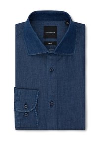 Złożona ciemnoniebieska koszula dżinsowa z długim rękawem w węższym kroju, z zapięciem na guziki przy mankietach i klasycznym kołnierzykiem.