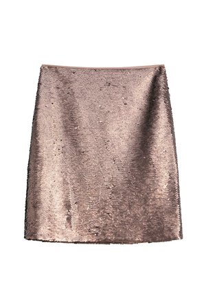 Bronze paljettminikjol med en figursydd design, slät textur och rak fåll. Har en glänsande, mönstrad yta med reflekterande detaljer.