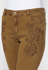 Koroshi Slimfit džínsy - ocre ochre