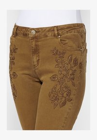 Odabrano, ocre ochre