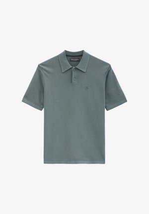 Polo pour homme à manches courtes gris-vert avec deux boutons et petit logo brodé sur la poitrine gauche.