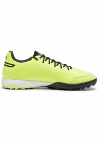 Scarpe da calcio verde lime con accenti neri, upper testurizzato, design con lacci e tacchetti stampati per la trazione. Forma leggera e aerodinamica.