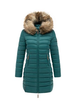 Lungo cappotto invernale imbottito colore verde petrolio con cuciture orizzontali, zip frontale, due tasche con zip e ampia bordatura del cappuccio in ecopelliccia marrone.