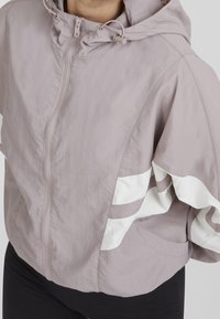 Urban Classics Träningsjacka - light brown