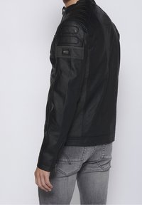 Koroshi Giacca in similpelle - black