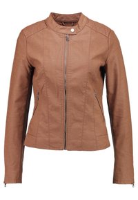 Giubbotto in pelle marrone con colletto alto, chiusura frontale con zip e due tasche laterali con zip. Presenta una texture liscia e un design aderente.