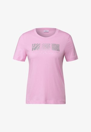 Lyserød T-shirt med korte ærmer lavet af bomuld, med et sølvfarvet grafisk design med stribede mønstre og teksten "udvidende horisonter, livlige drømme."