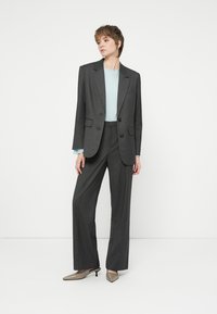 Colourful Rebel GEMMA PINSTRIPE BLAZER - Žakete - dark grey