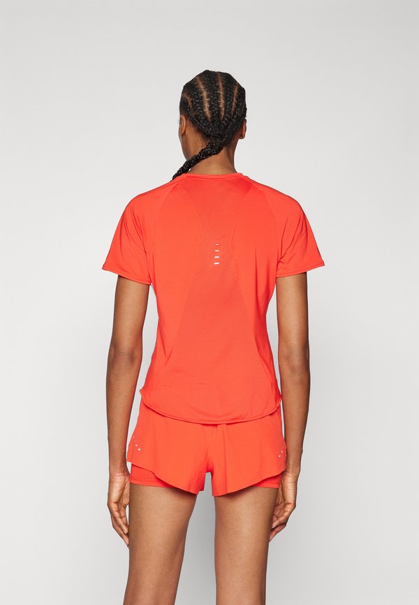 SWIFT TOP - Sports T-shirt3