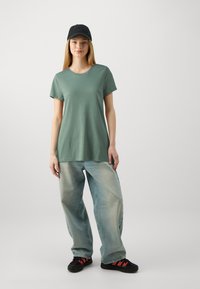 GAP CREW - T-Shirt basic - laurel wreath