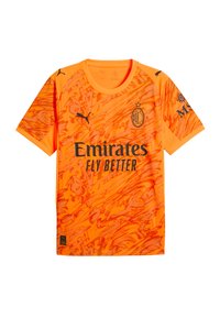 Maglia a maniche corte dell'AC Milan di un vivace arancione con motivi astratti, dotata del logo nero "Emirates" e branding Puma sulle maniche.