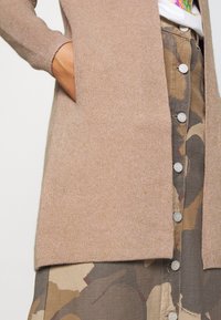 Morgan BLOCK - Gilet - camel