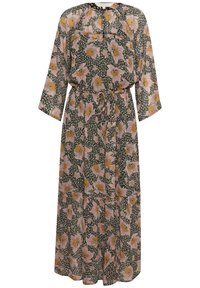 Robe longue fleurie avec des fleurs roses et oranges sur fond vert foncé, manches longues, devant boutonné et ceinture nouée à la taille.