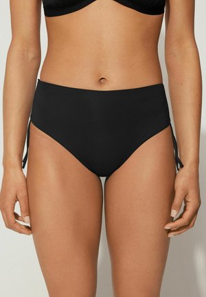 Bas de bikini noir taille haute avec des détails de lien sur les côtés, en tissu lisse, et une taille élastique pour le confort et un bon ajustement.