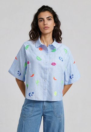 Smith&Soul, SMITH&SOUL GESTREIFTE BOXY-BLUSE MIT STICKEREIEN - Button-down blouse - sky