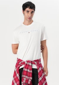 Tommy Jeans LINEAR LOGO TEE - Osnovna majica kratkih rukava - ecru multi