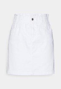 Vit denimkjol med resår i midjan som är rynkad, med två sidofickor och rak skärning. Slät struktur med minimala detaljer.