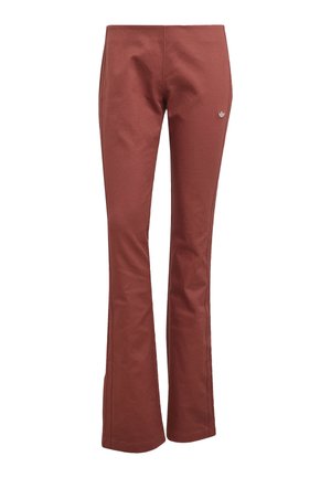 Tehlovej farby, vysoký pás, zvonové teplákové nohavice s malým strieborným logom Adidas na pravej stehnovej časti.