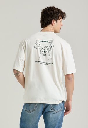 - T-shirt z nadrukiem