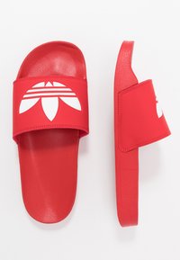 ADILETTE LITE - Natikači - scarle/ftwwht/scarle
