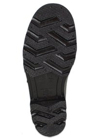 Zwarte rubberen schoenzool met een zigzag loopvlakpatroon, voorzien van een gestructureerd oppervlak en een ronde hakrand.