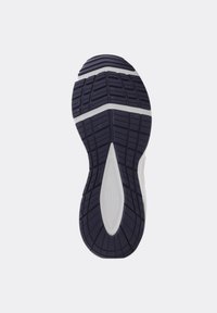Suola di una scarpa con gomma blu scuro textured e una intersuola bianca, progettata con scanalature e righe per una migliore aderenza.