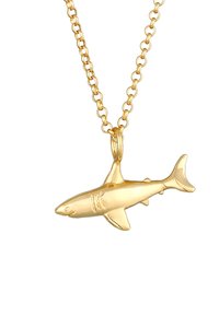 Gul haj pendant halskæde med indviklet detaljer, skinnende finish og en matchende guld kæde med led. 
